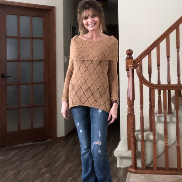 IB Diffusion tan sweater - Picture 10 of 11